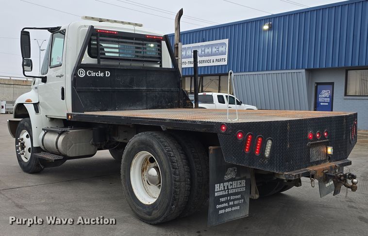 image for item DW3089 2013 International DuraStar 4300 flatbed truck
