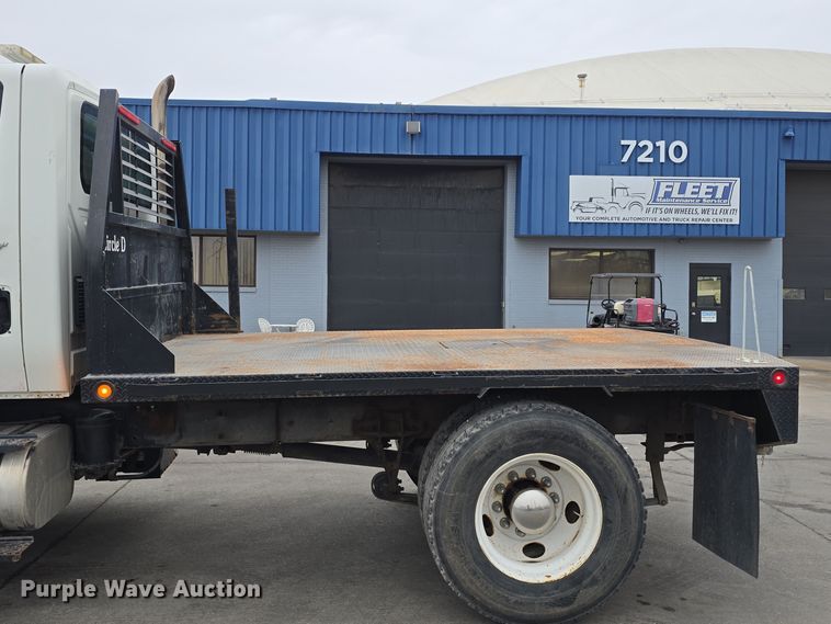 image for item DW3089 2013 International DuraStar 4300 flatbed truck