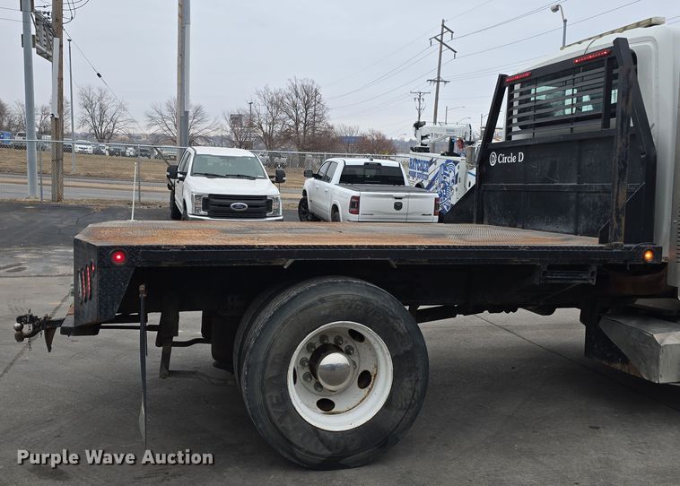 image for item DW3089 2013 International DuraStar 4300 flatbed truck