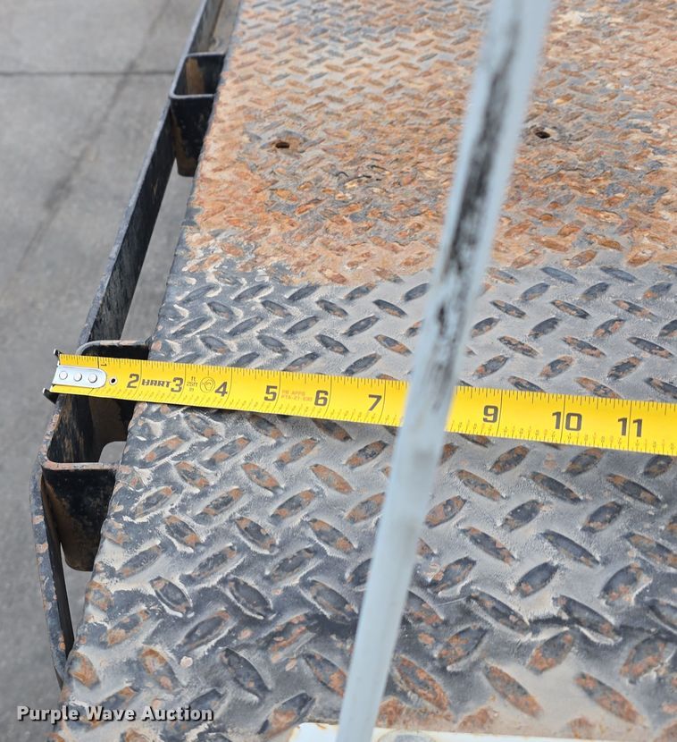 image for item DW3089 2013 International DuraStar 4300 flatbed truck