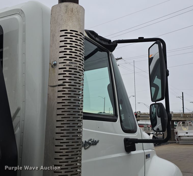 image for item DW3089 2013 International DuraStar 4300 flatbed truck