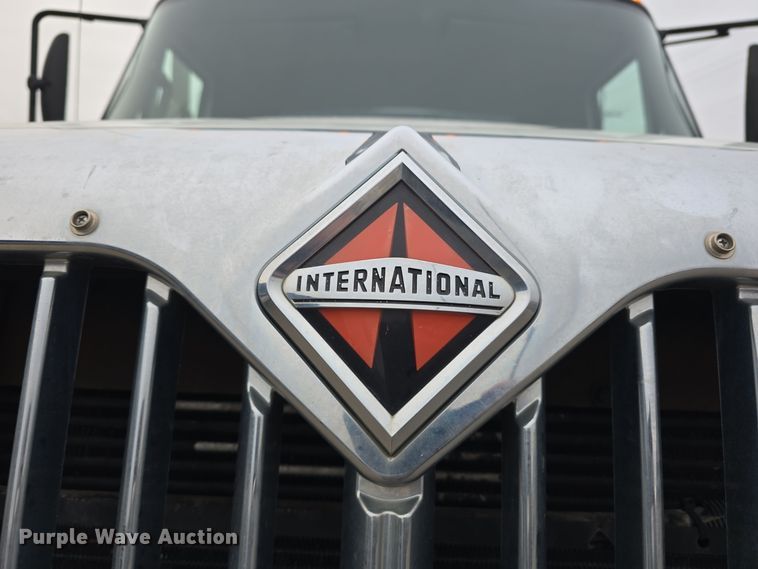 image for item DW3089 2013 International DuraStar 4300 flatbed truck