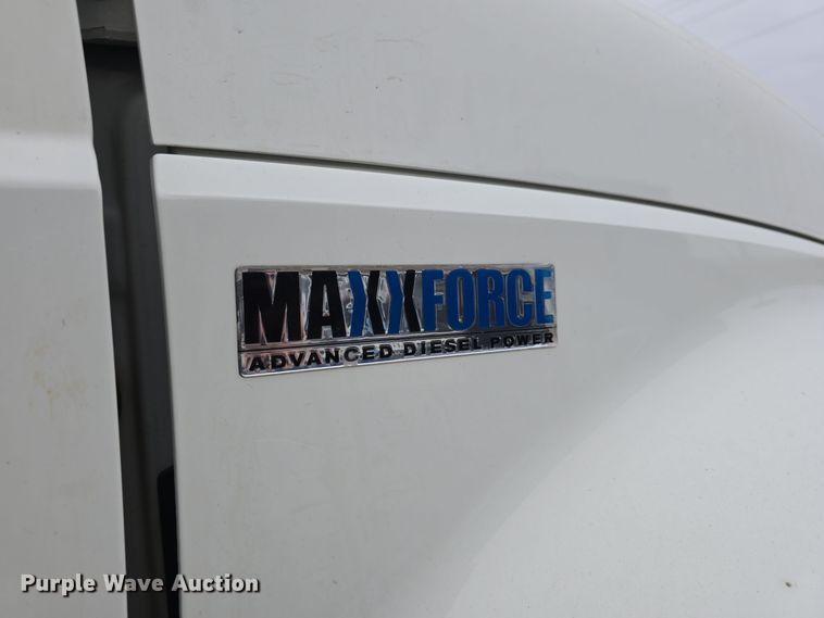 image for item DW3089 2013 International DuraStar 4300 flatbed truck