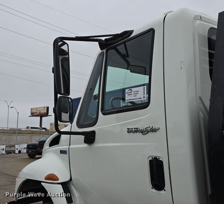 image for item DW3089 2013 International DuraStar 4300 flatbed truck