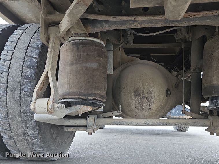 image for item DW3089 2013 International DuraStar 4300 flatbed truck