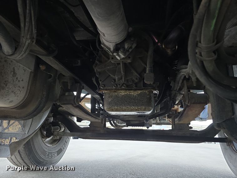 image for item DW3089 2013 International DuraStar 4300 flatbed truck