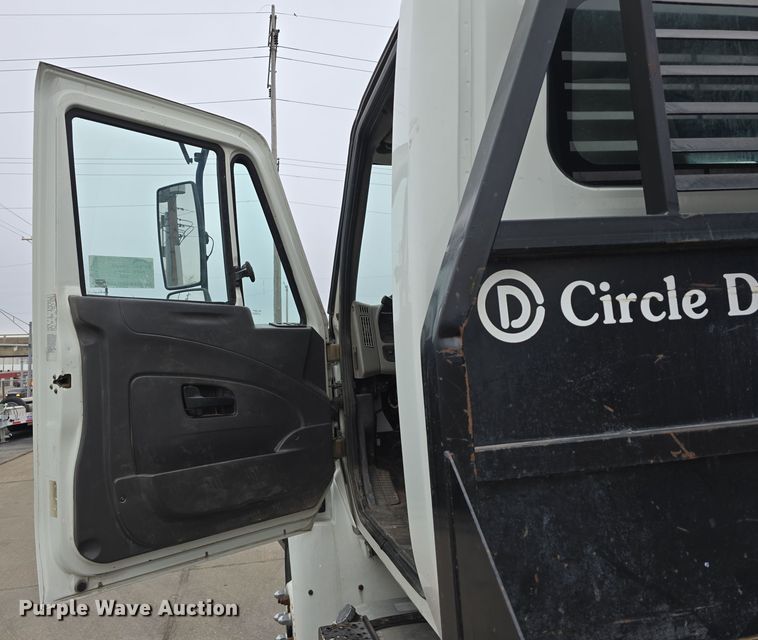 image for item DW3089 2013 International DuraStar 4300 flatbed truck