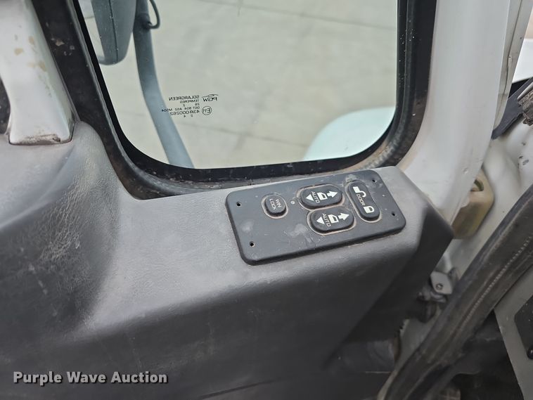 image for item DW3089 2013 International DuraStar 4300 flatbed truck