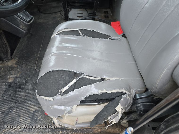 image for item DW3089 2013 International DuraStar 4300 flatbed truck