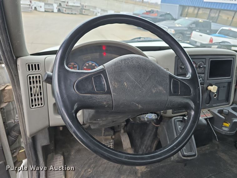 image for item DW3089 2013 International DuraStar 4300 flatbed truck