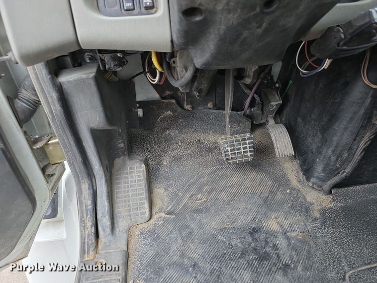 image for item DW3089 2013 International DuraStar 4300 flatbed truck