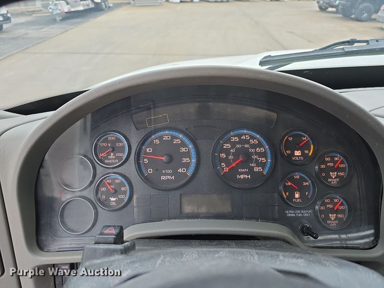 image for item DW3089 2013 International DuraStar 4300 flatbed truck