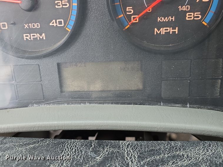 image for item DW3089 2013 International DuraStar 4300 flatbed truck