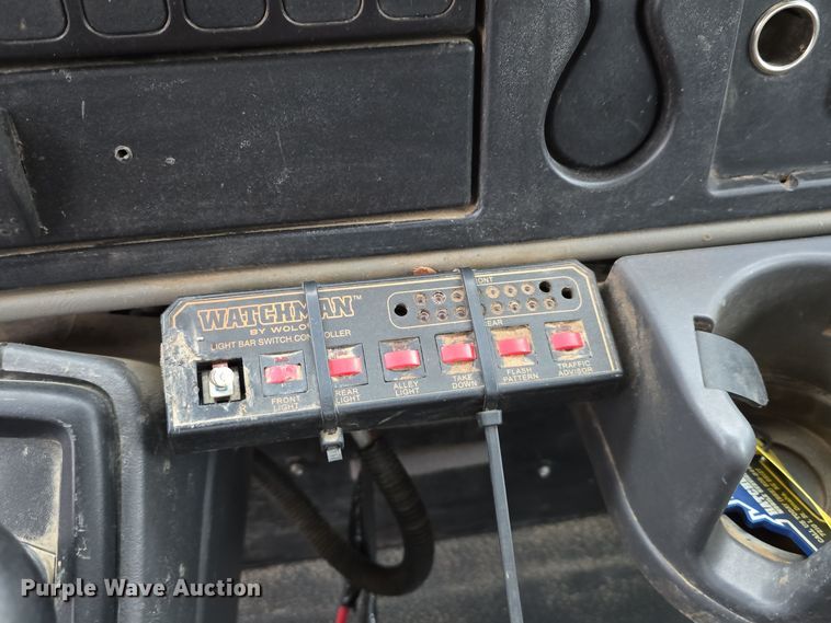 image for item DW3089 2013 International DuraStar 4300 flatbed truck