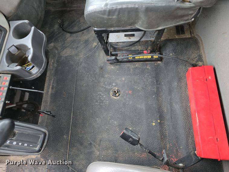 image for item DW3089 2013 International DuraStar 4300 flatbed truck