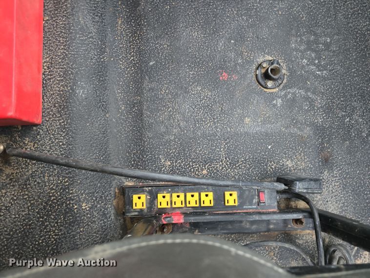 image for item DW3089 2013 International DuraStar 4300 flatbed truck