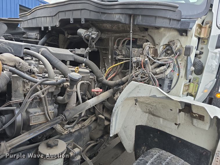 image for item DW3089 2013 International DuraStar 4300 flatbed truck