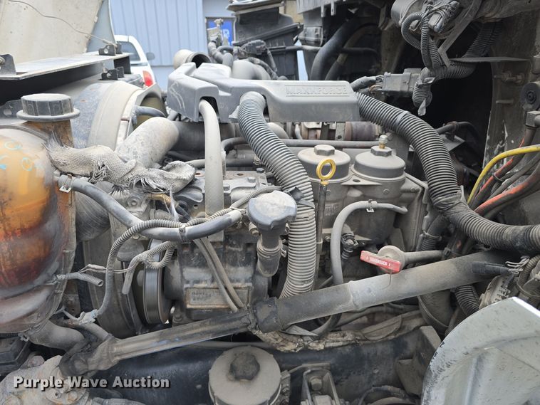 image for item DW3089 2013 International DuraStar 4300 flatbed truck