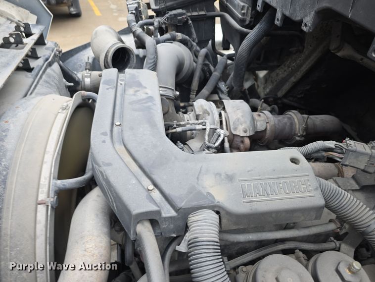 image for item DW3089 2013 International DuraStar 4300 flatbed truck