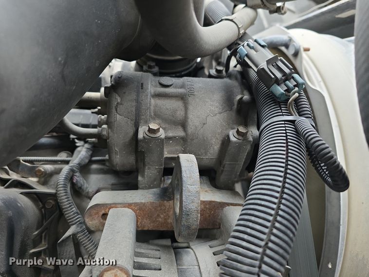 image for item DW3089 2013 International DuraStar 4300 flatbed truck