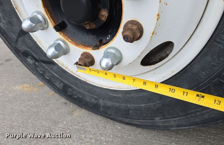 image for item DW3089 2013 International DuraStar 4300 flatbed truck