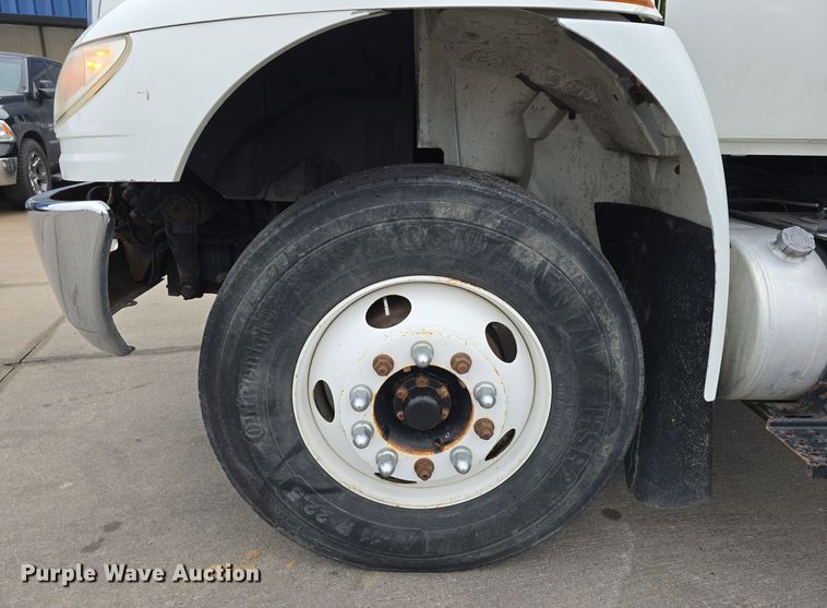 image for item DW3089 2013 International DuraStar 4300 flatbed truck