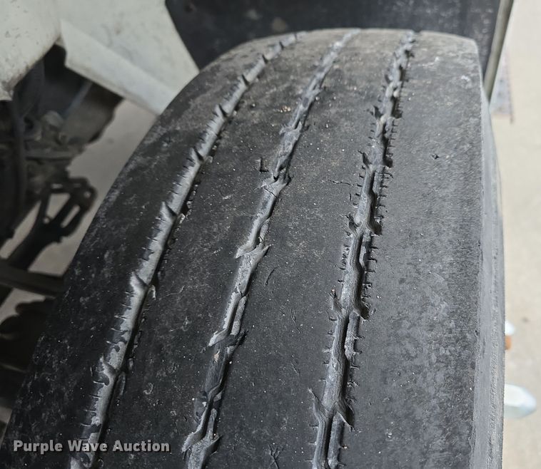 image for item DW3089 2013 International DuraStar 4300 flatbed truck