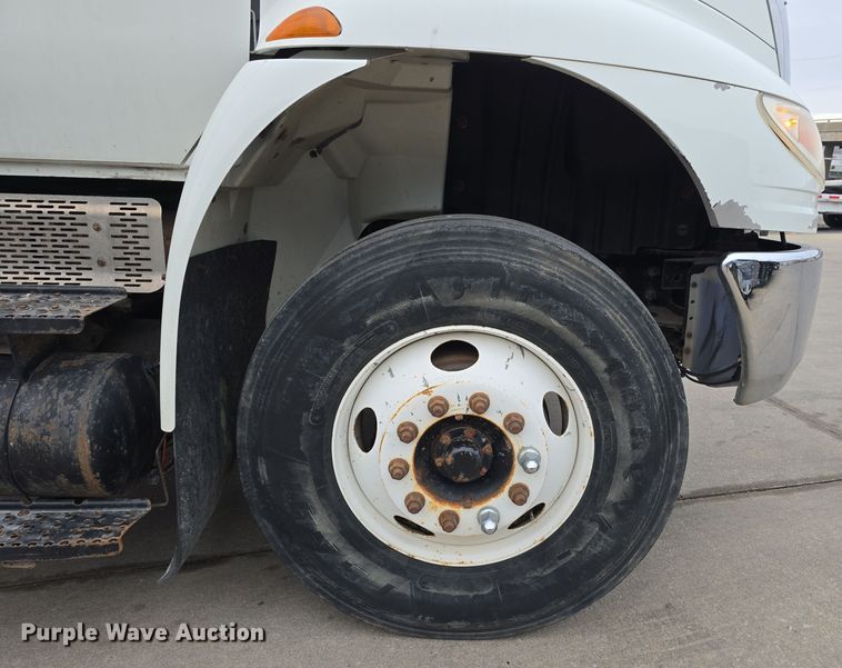 image for item DW3089 2013 International DuraStar 4300 flatbed truck