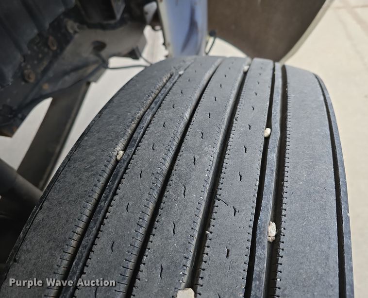 image for item DW3089 2013 International DuraStar 4300 flatbed truck