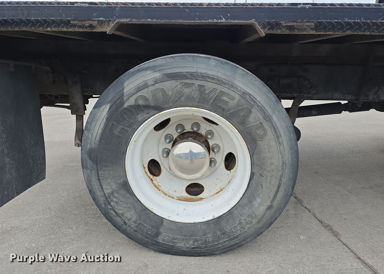 image for item DW3089 2013 International DuraStar 4300 flatbed truck