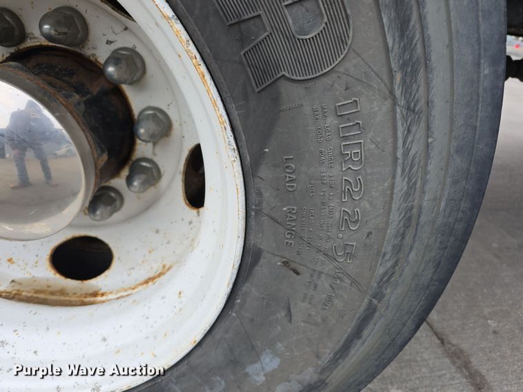 image for item DW3089 2013 International DuraStar 4300 flatbed truck