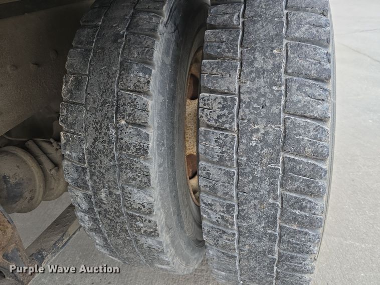 image for item DW3089 2013 International DuraStar 4300 flatbed truck