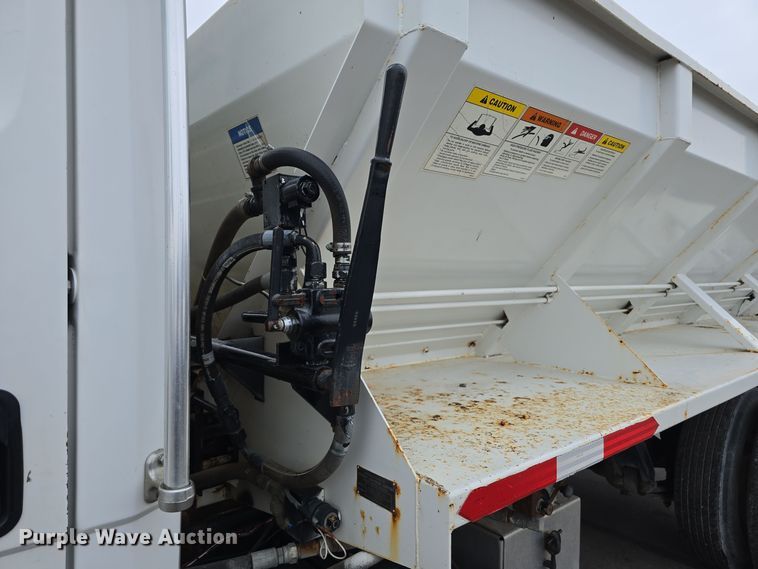 image for item DW3091 2000 Freightliner FL70 rock slinger truck