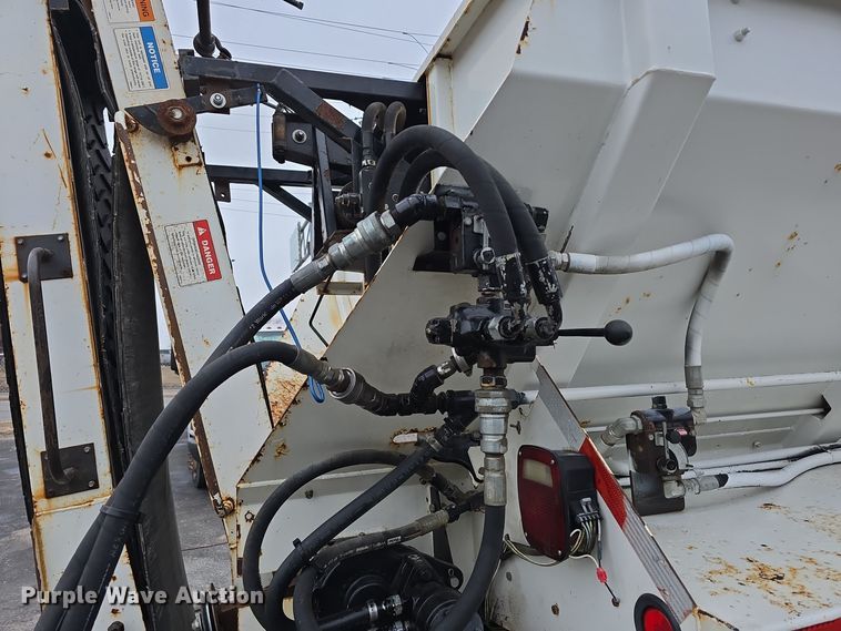 image for item DW3091 2000 Freightliner FL70 rock slinger truck