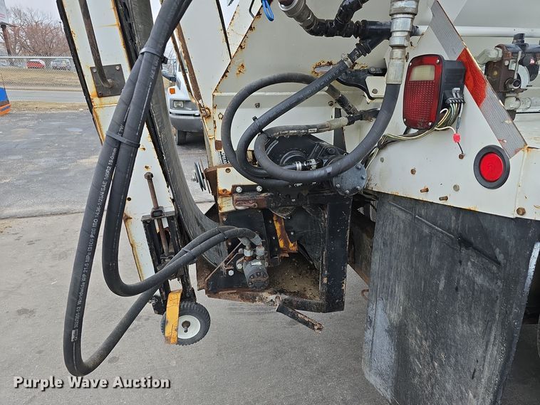 image for item DW3091 2000 Freightliner FL70 rock slinger truck