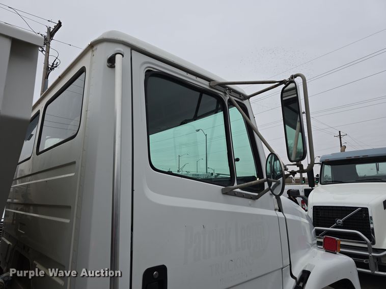 image for item DW3091 2000 Freightliner FL70 rock slinger truck