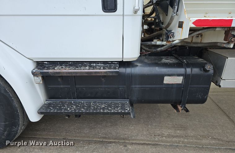 image for item DW3091 2000 Freightliner FL70 rock slinger truck