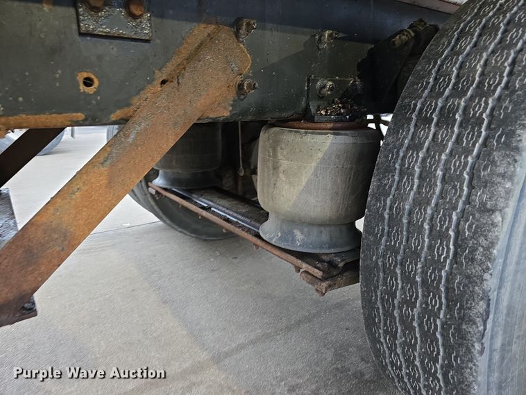 image for item DW3091 2000 Freightliner FL70 rock slinger truck