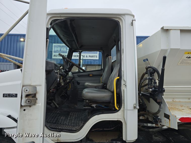 image for item DW3091 2000 Freightliner FL70 rock slinger truck