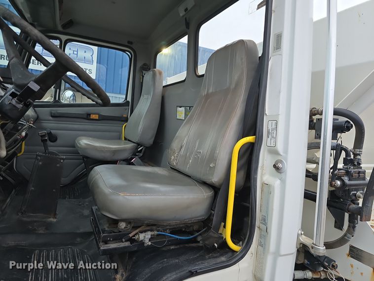 image for item DW3091 2000 Freightliner FL70 rock slinger truck