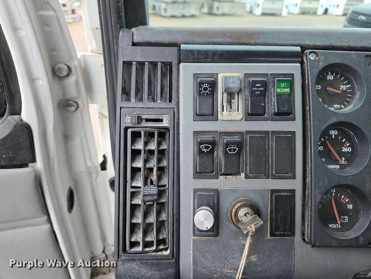 image for item DW3091 2000 Freightliner FL70 rock slinger truck