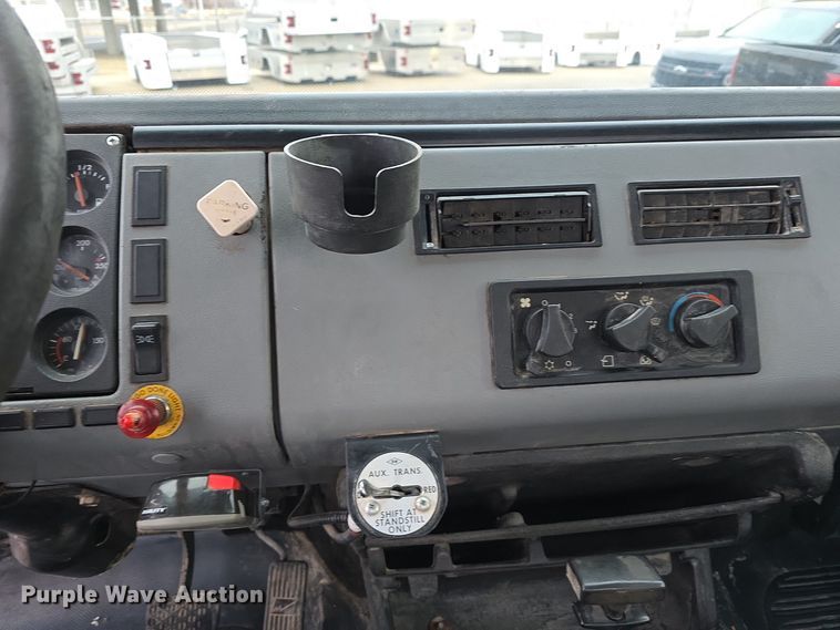 image for item DW3091 2000 Freightliner FL70 rock slinger truck