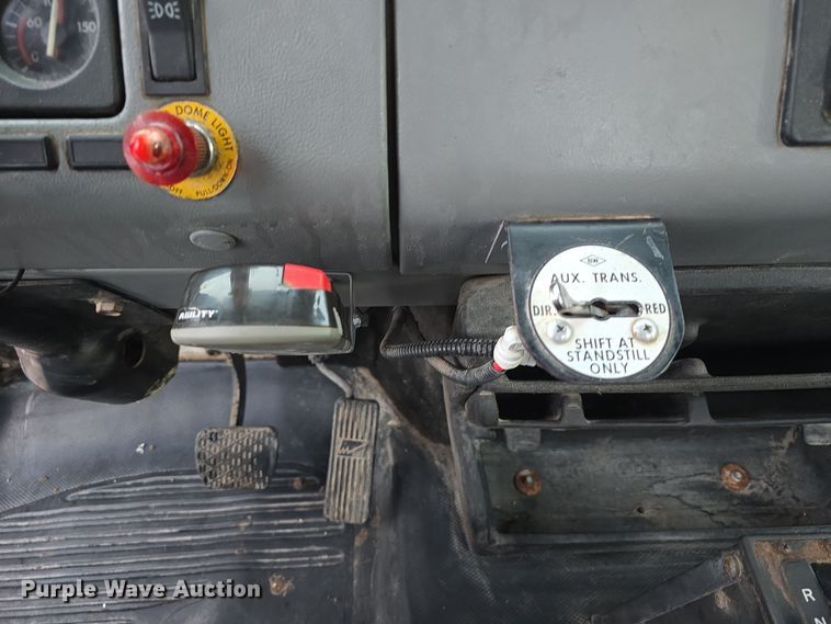 image for item DW3091 2000 Freightliner FL70 rock slinger truck