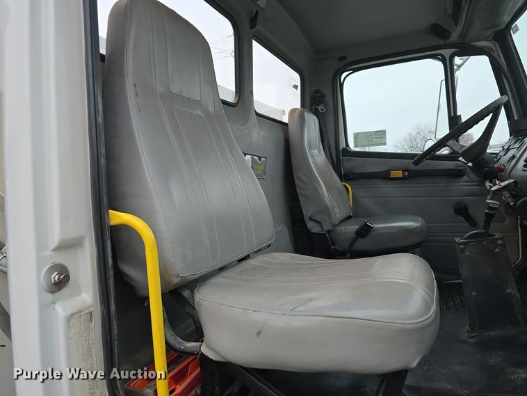 image for item DW3091 2000 Freightliner FL70 rock slinger truck