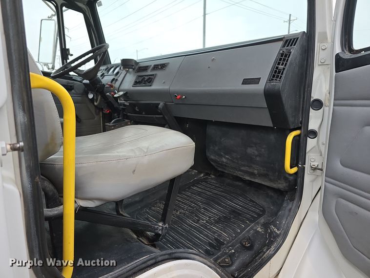 image for item DW3091 2000 Freightliner FL70 rock slinger truck