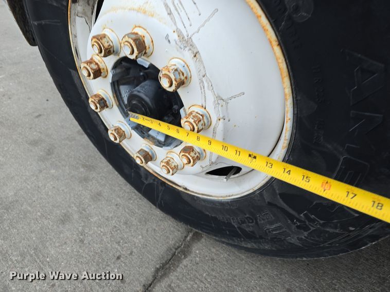 image for item DW3091 2000 Freightliner FL70 rock slinger truck