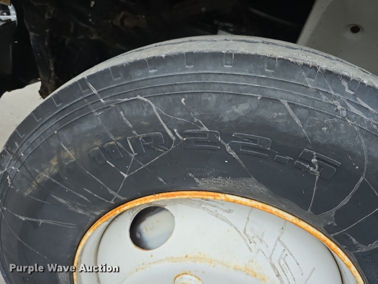 image for item DW3091 2000 Freightliner FL70 rock slinger truck