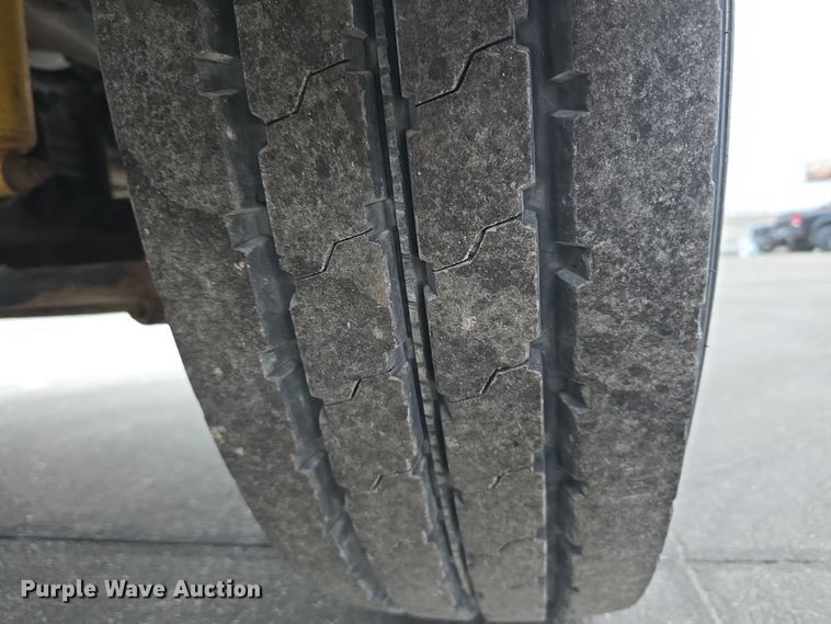 image for item DW3091 2000 Freightliner FL70 rock slinger truck