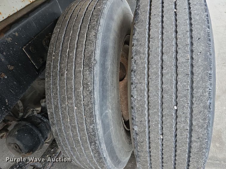 image for item DW3091 2000 Freightliner FL70 rock slinger truck