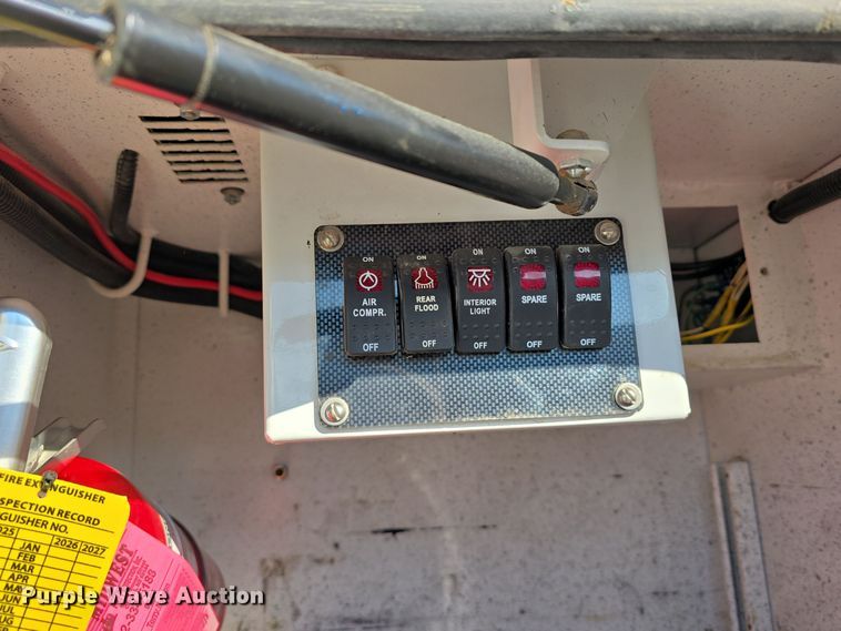 image for item DW3092 2017 Ford F550 Super Duty XL utility / service truck